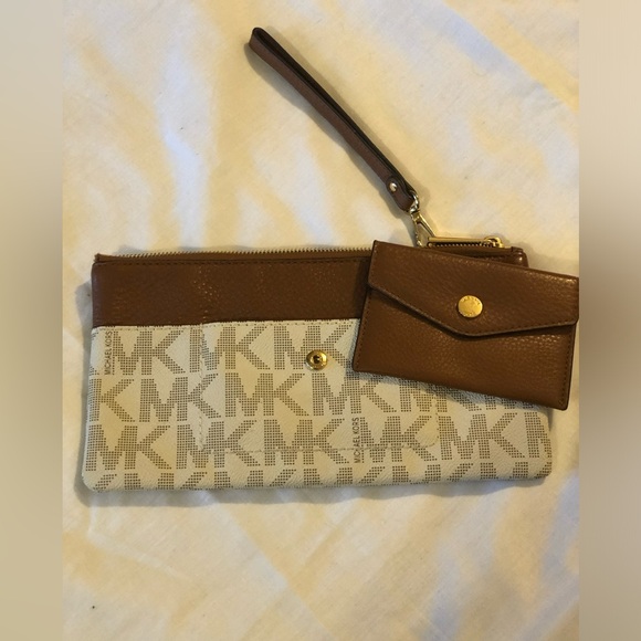 Michael Kors Wristlet - Picture 2 of 2